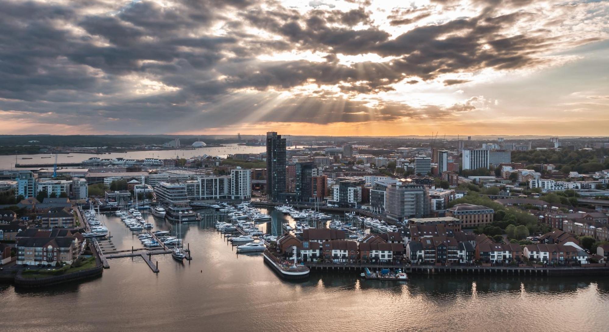 The Itchen River Penthouse * Саутгемптон